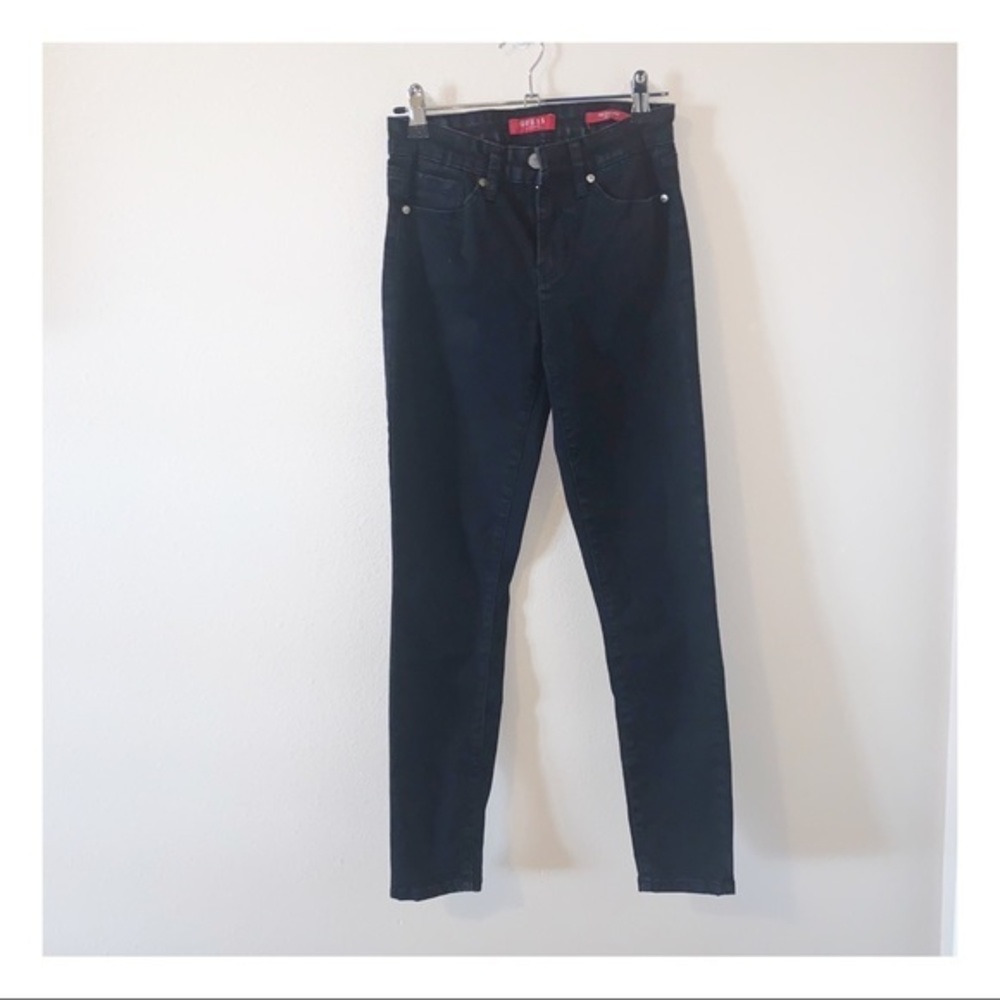 GUESS Mid Rise Skinny 25